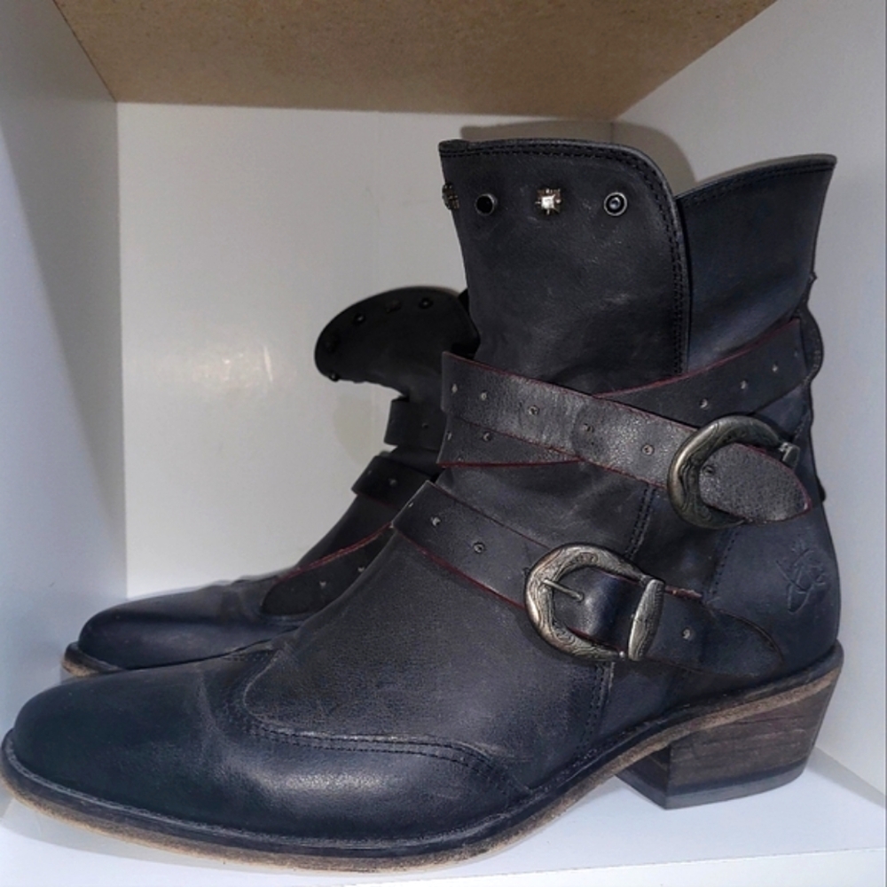 John Fluevog  boots size 9 women's